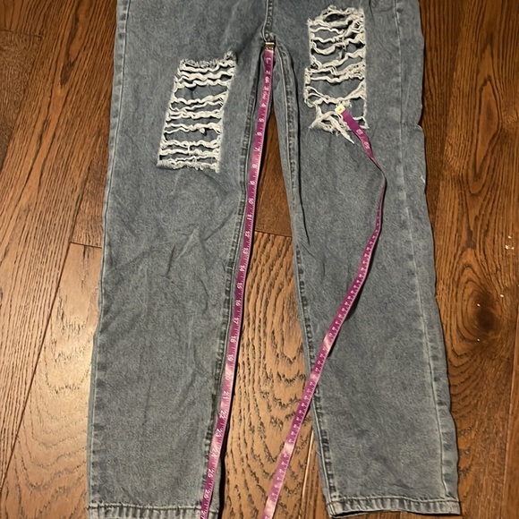 Women’s light blue medium size-2 denim ripped jeans - Picture 3 of 6
